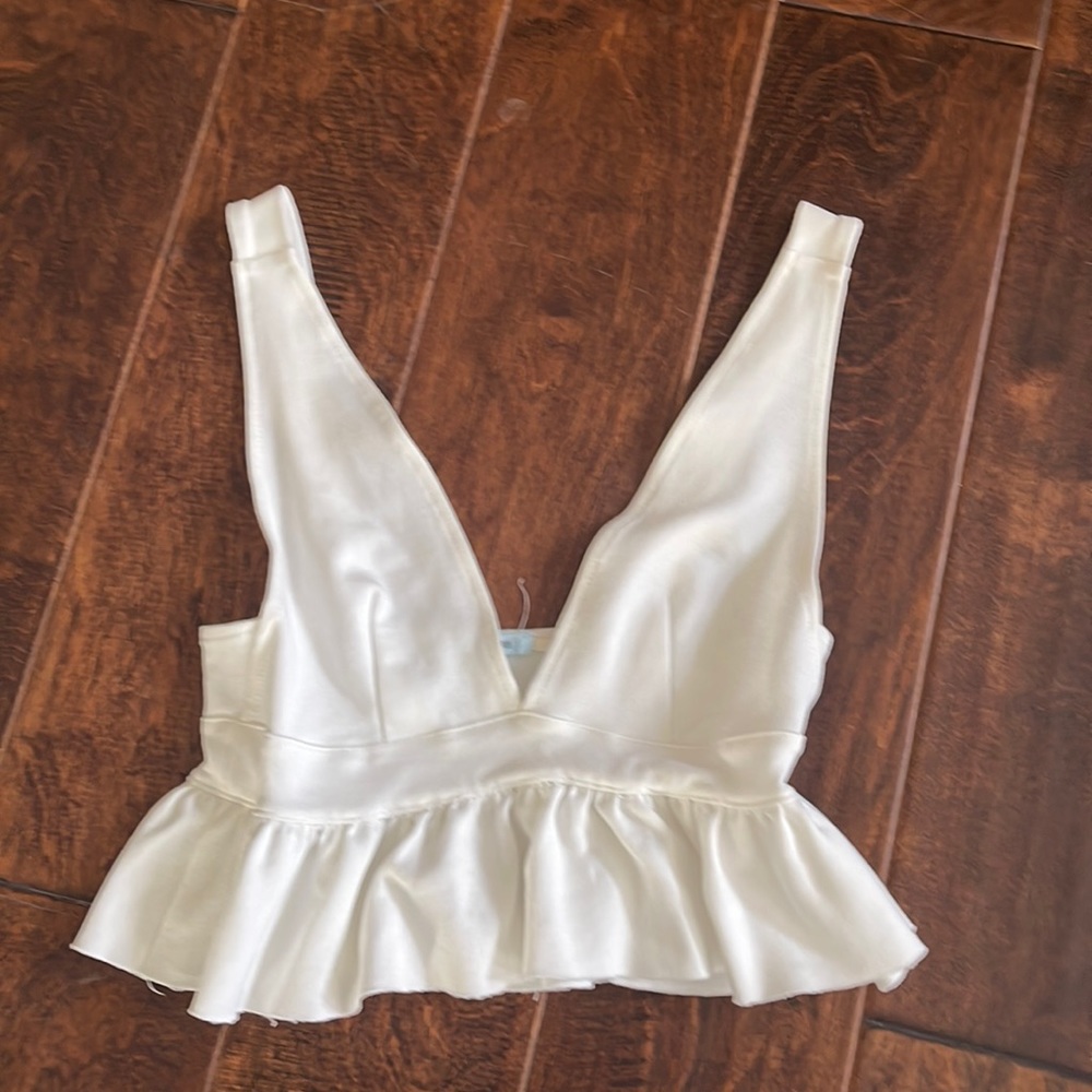 URBAN OUTFITTERS brand kimchi blu white crop tank top